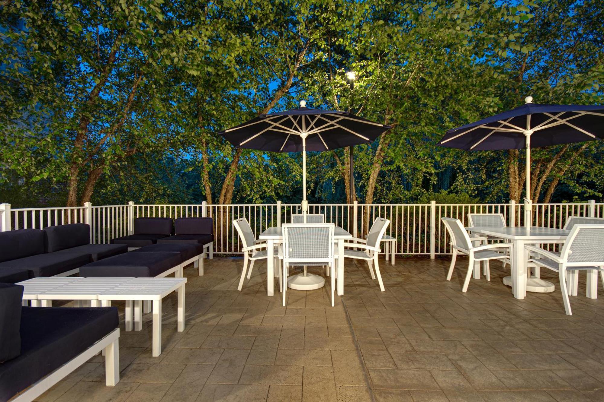 Hampton Inn & Suites Yonkers Exterior foto
